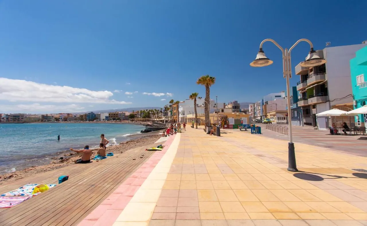 Arinaga Home 0*,  Spain